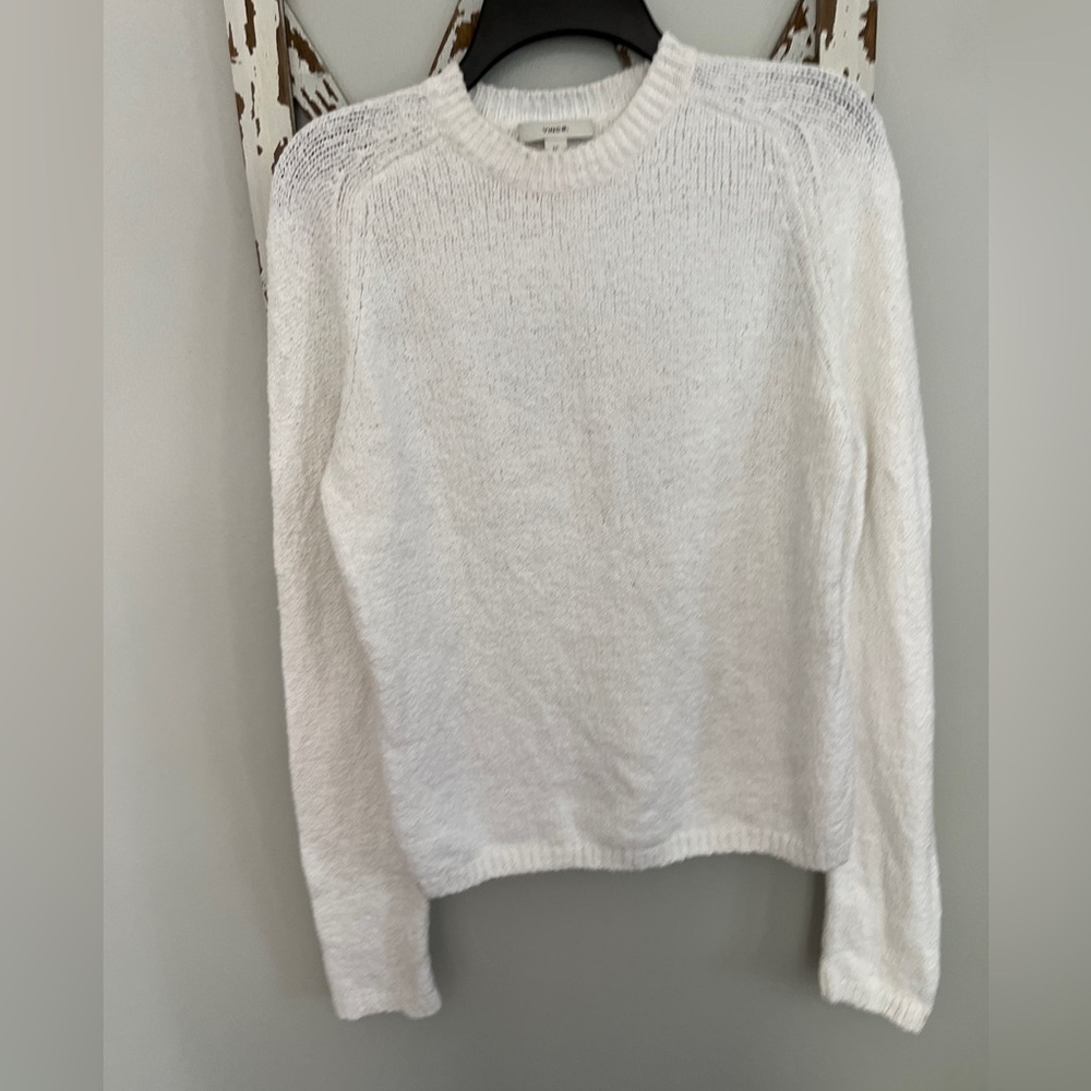 Vince. White knit sweater size large EUC great summer sweater